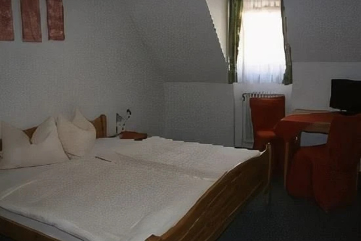 Room 4 of 5