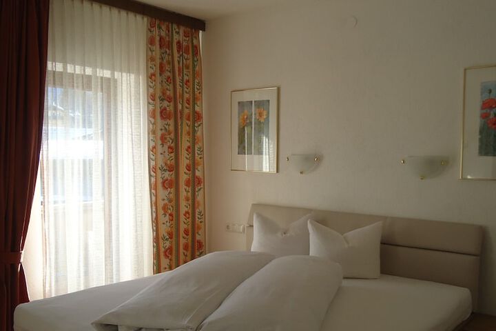 Room 11 of 72