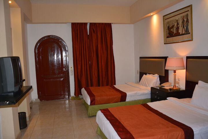 Room 10 of 42