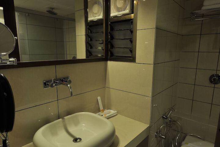 Room 28 of 43