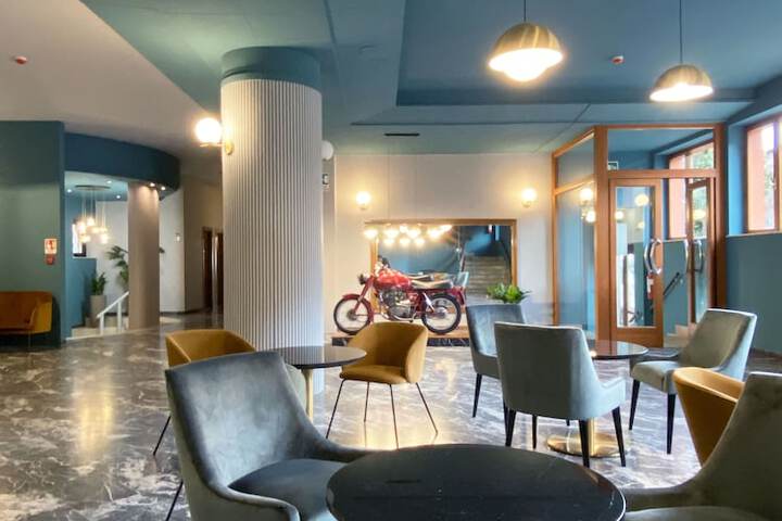 Entrance & Lobby