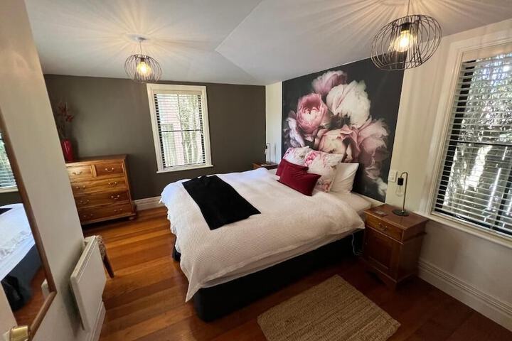 Room 3 of 83
