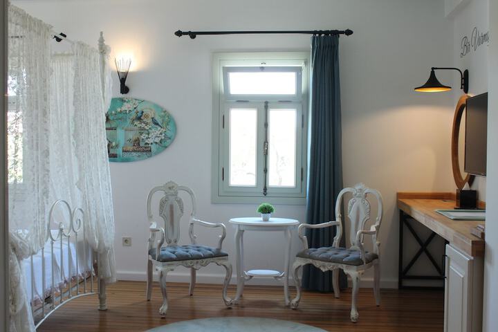 Room 10 of 25