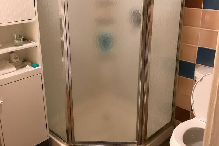 Room 11 of 34