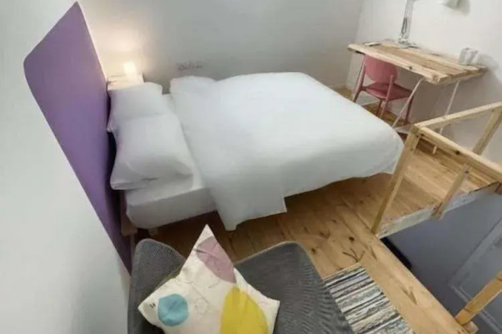 Room 5 of 11