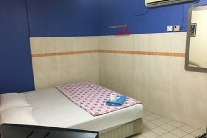 Room 10 of 20