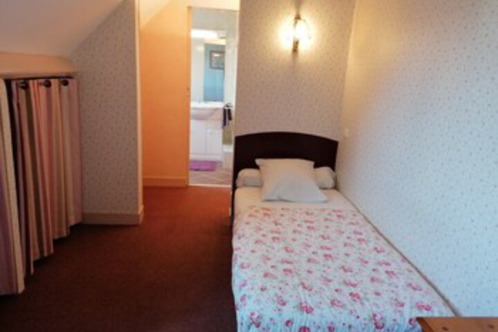 Room 23 of 32