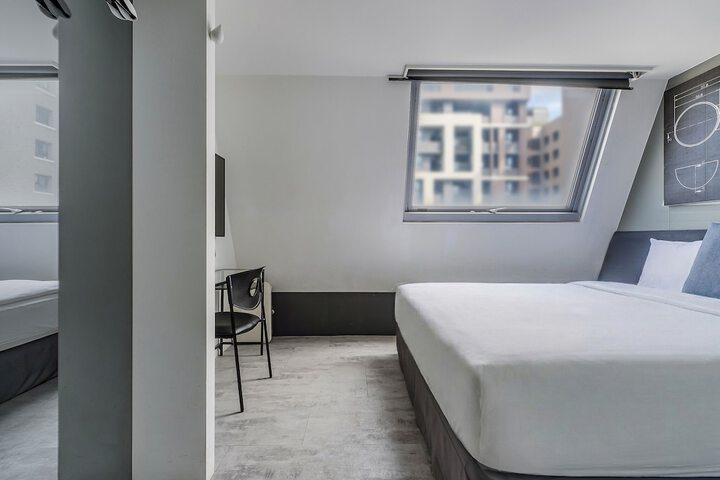 Room 40 of 122