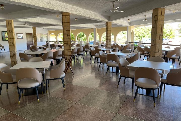 Dining 55 of 77