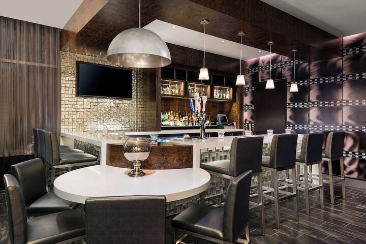 Lobby lounge
