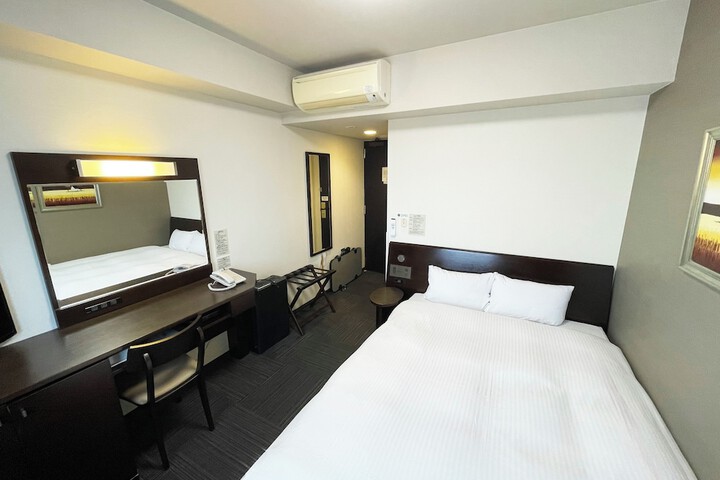 Room 3 of 21