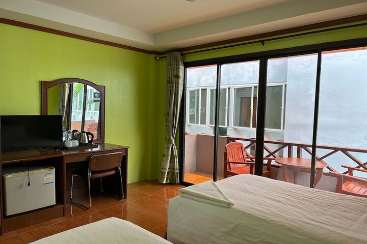 Room 10 of 34