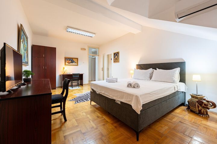 Room 15 of 52