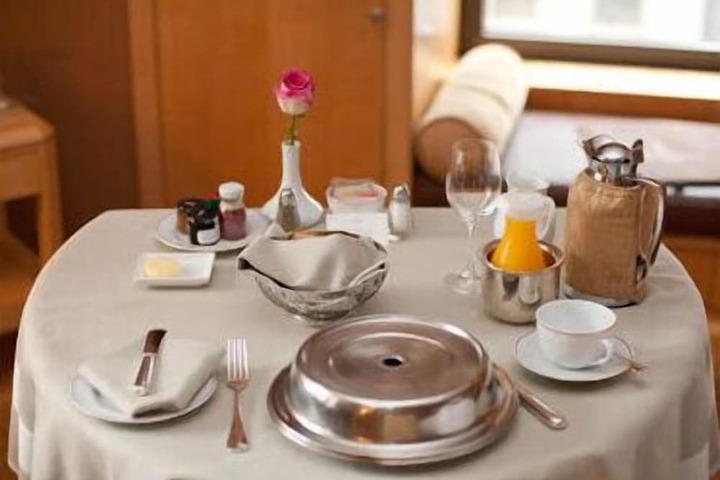 Dining 21 of 30