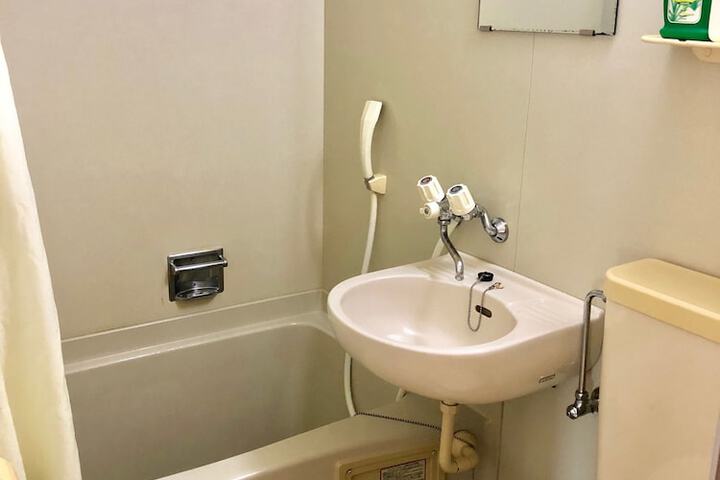 Room 11 of 23