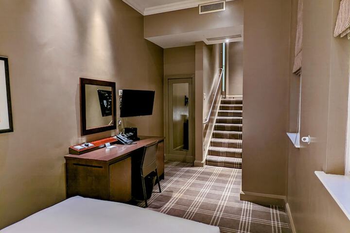 Room 17 of 55