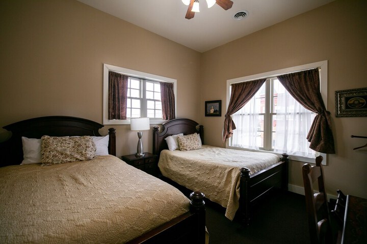 1 King Bed (26 of 40)