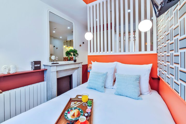Room 10 of 77
