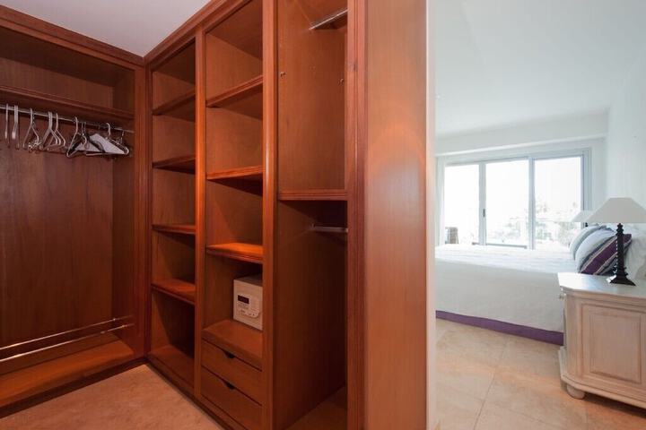 Room 9 of 230
