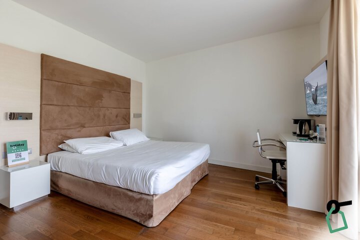 Room 15 of 63