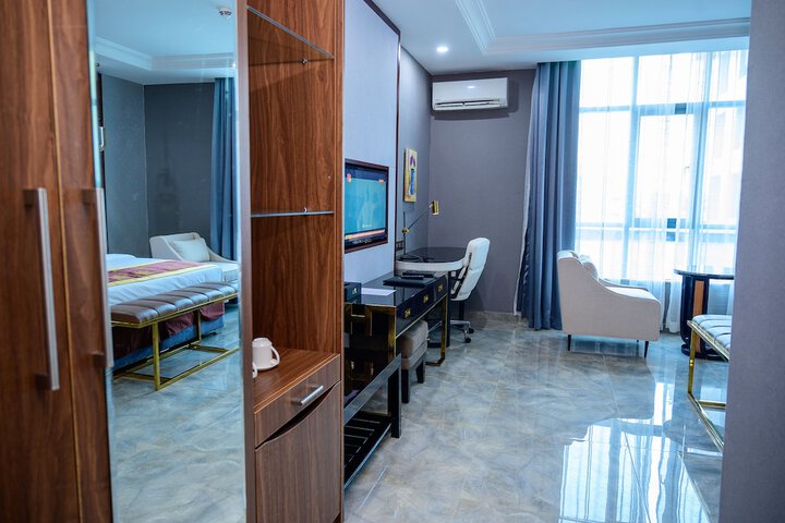 Room 19 of 166