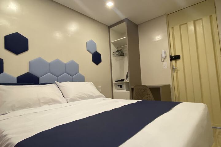Room 4 of 16