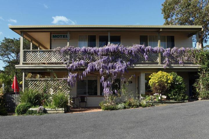 Exterior of Tuross Head Motel
