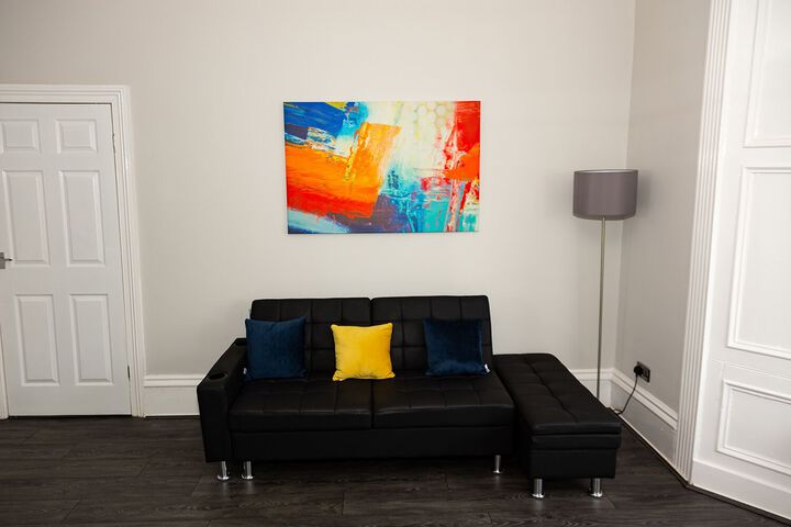 Lounge 9 of 22