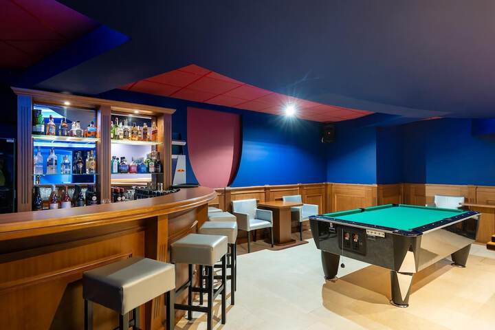 Lounge 137 of 159