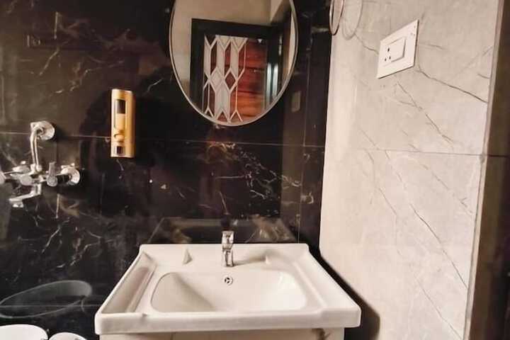 Room 10 of 13