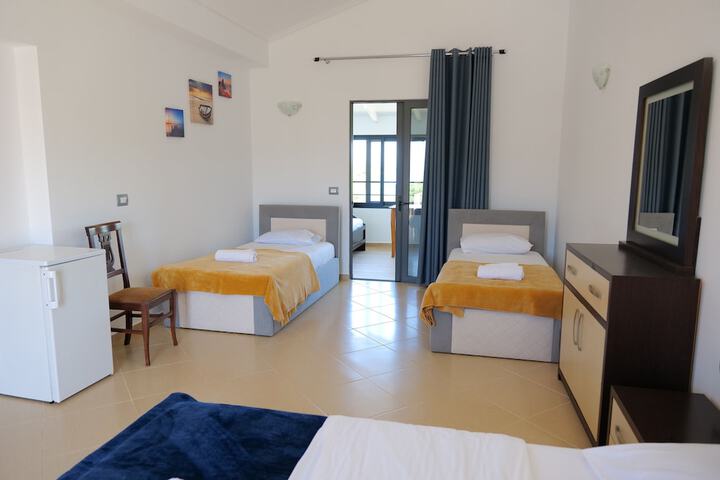 Room 6 of 61