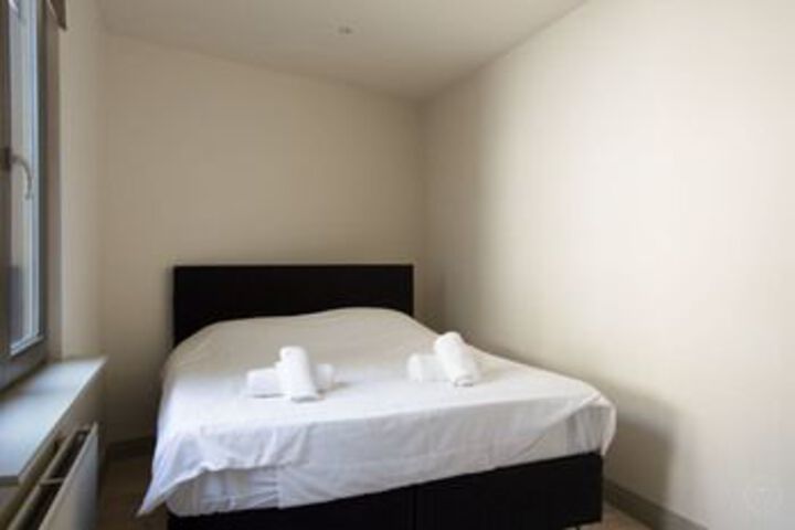 Room 42 of 168
