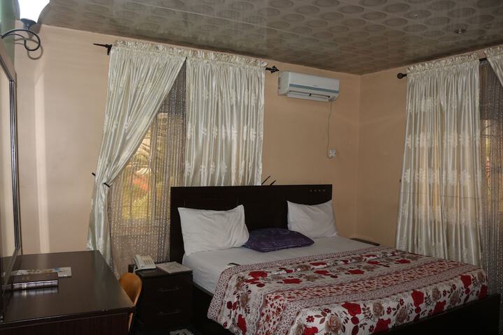 Room 15 of 28