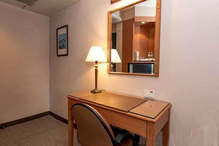Room 20 of 33