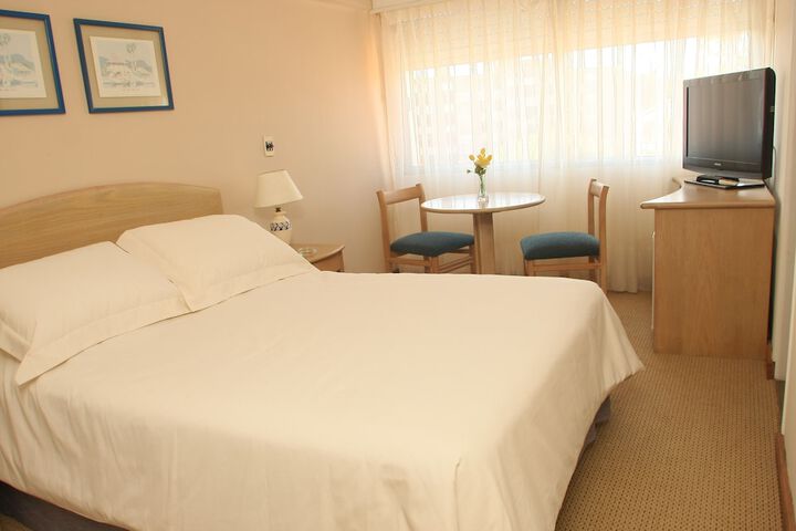 Room 5 of 6