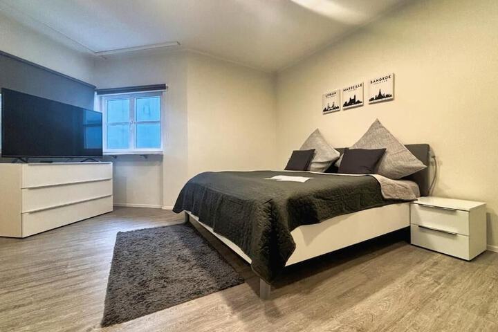 Room 32 of 60