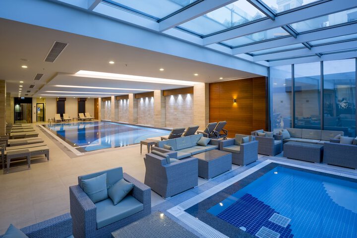 Hotel with Pool