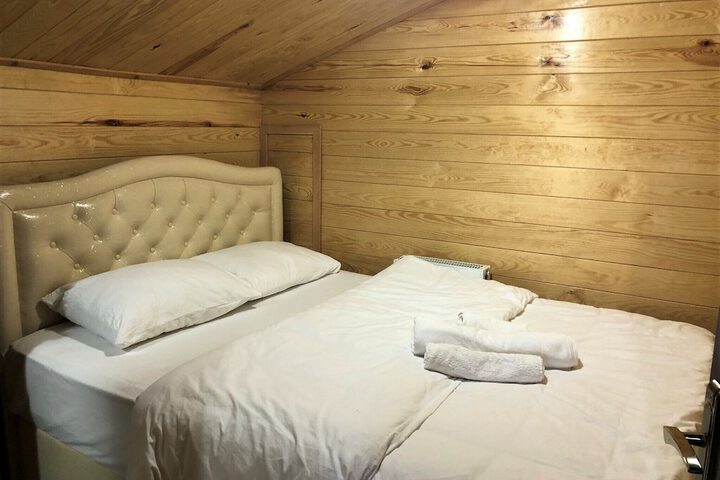 Room 5 of 17