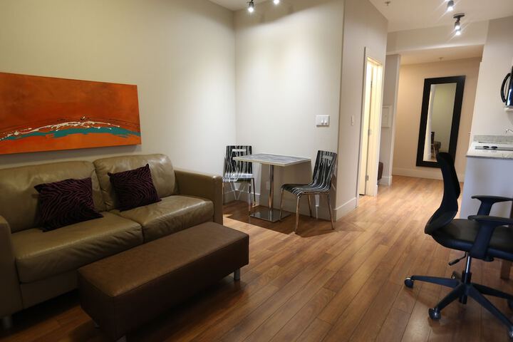 Room 4 of 28