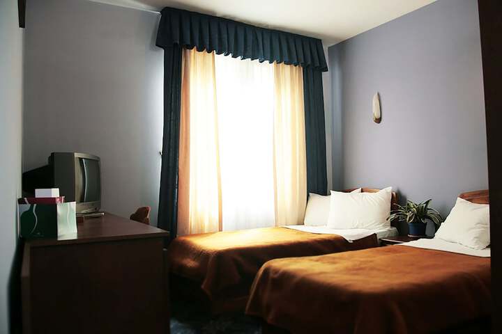 Room 17 of 76