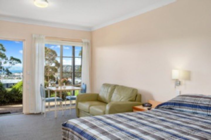 Room 319 of 384