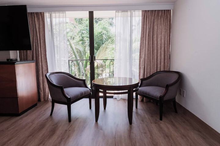 Room 15 of 156
