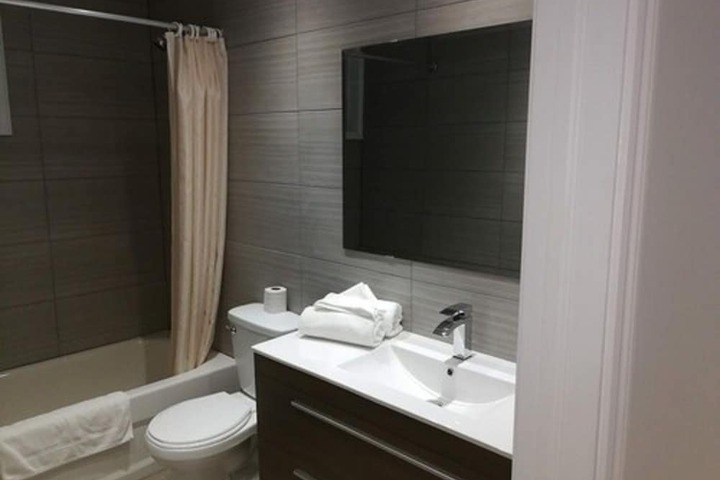 Superior Room 1 Queen Bed (1 of 15)