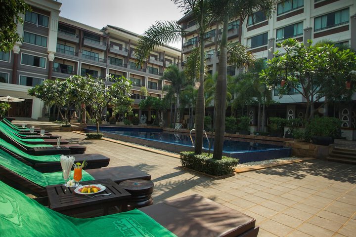 Hotel Exterior 84 of 90