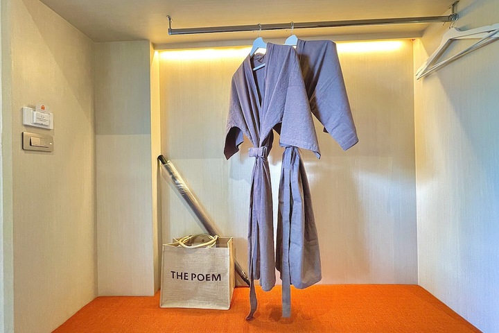 Room 35 of 72
