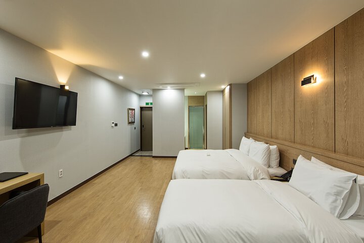 Room 27 of 54