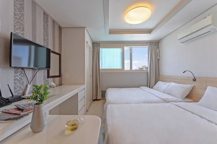 Room 53 of 66