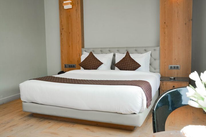 Room 2 of 6