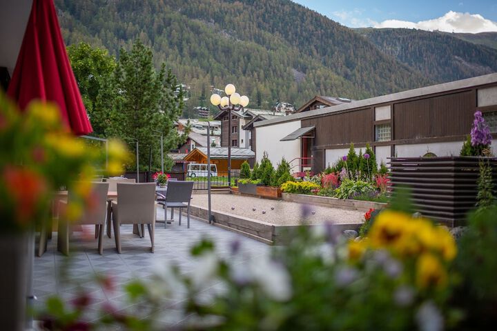 Hotel Exterior 58 of 66