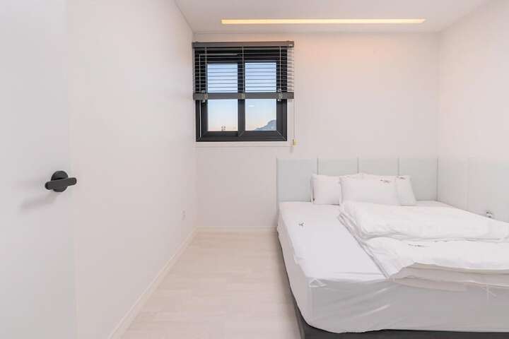 Room 142 of 188